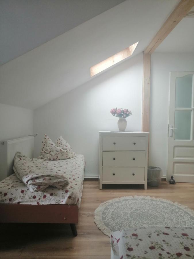 Helga House Hostel Τούρντα Εξωτερικό φωτογραφία